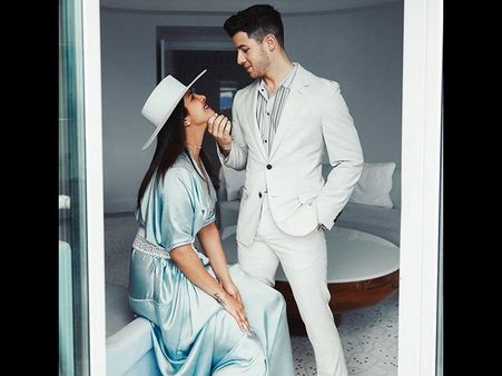 Priyanka Chopra Reveals Why Hubby Nick Jonas Likes To STARE At Her Face Every Morning!