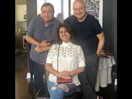 Rishi Kapoor-Neetu Kapoor 'Fight Like Kids' Over Cab Fare; Anupam Kher Shares Hilarious Video!