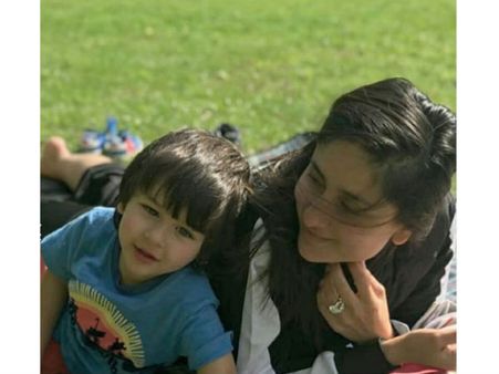 Taimur Ali Khan’s Latest Picture With His Mommy Dearest Will Make You Go ‘Aww’!