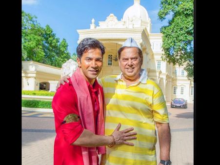 Varun Dhawan Wishes Dad David Dhawan Happy Birthday, Shares Picture From Coolie No.1 Sets!
