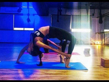 Malaika Arora Wishes Everyone A Happy Week With This Yoga Inspiration Post!