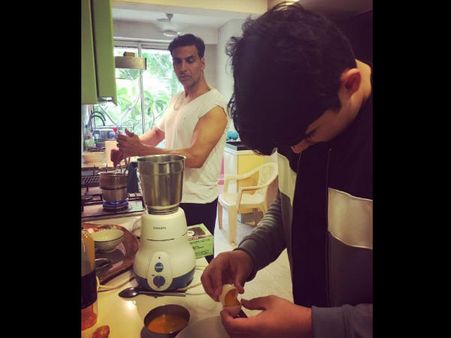 Aarav To Follow Dad Akshay Kumar’s Footsteps To Become A Chef? We Have Evidence!