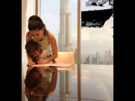 PIC: Sunny Leone Helps Daughter Do Homework While On Vacation; Parenting Done Right!
