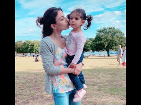 Soha Ali Khan Says Her One Year Old Daughter Inaaya Is CRAZY About Make-up!