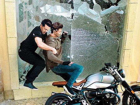 Hrithik Roshan-Tiger Shroff's Dangerous Bike Crash: These Inside Details Are A MUST-READ!