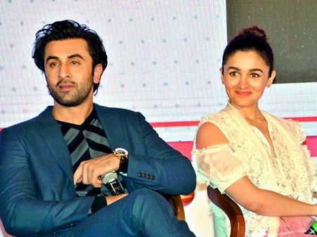 Officially Confirmed? Ranbir Kapoor & Alia Bhatt To Get ENGAGED Next Month - Venue Revealed!