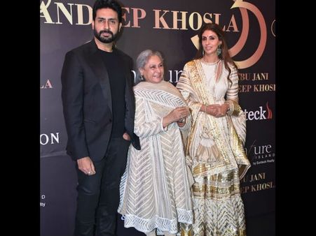 Fans Are SHOCKED To See Jaya Bachchan Smiling, Ask 'Why Aishwarya Rai Bachchan Is Never With Them?'