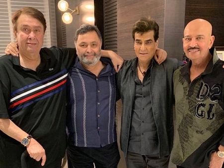 Rishi Kapoor Catches Up With Jeetendra, Rakesh Roshan & Randhir Kapoor; Shares A Picture!