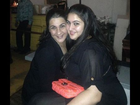 Sara Ali Khan Posts A Throwback Picture With Mum Amrita Singh; Her Caption Is EPIC!
