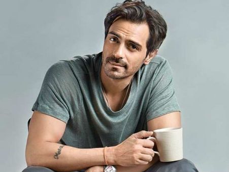 Arjun Rampal Gets Trolled For Driving A Luxury Car In Flood; ‘I Was In An Alto’ Is His EPIC Comeback