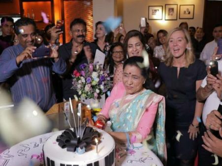 Asha Bhonsle Celebrates Her Birthday After 11 Years; Rings In The Special Day In Dubai