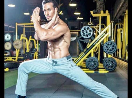 War Director Siddharth Anand Talks About A JAW-DROPPING Action Sequence Shot By Tiger Shroff!