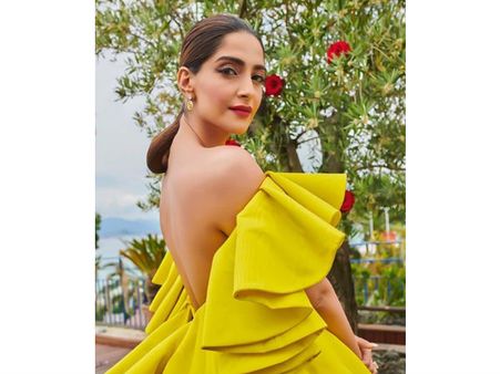 Sonam Kapoor Opens Up On Suffering From Skin & Body Insecurities When She Was Younger