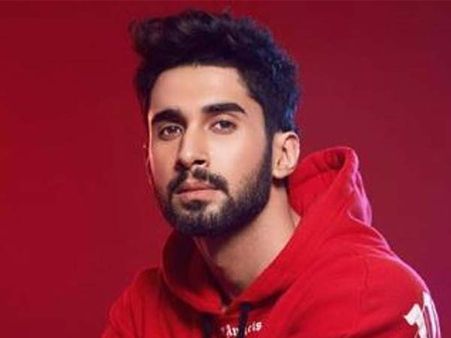 Karan Johar To Introduce Newbie Lakshya in Dostana 2