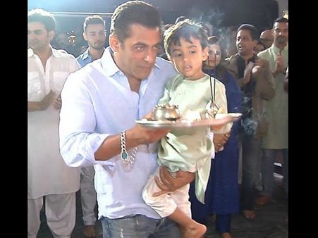 Ganpati Visarjan: Salman Khan Dances With Joy Despite The Rain; Fans Shame Him Over His Religion