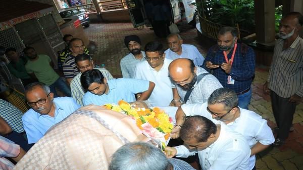 Viju Khote Funeral: Friends And Family Members Pay Respects
