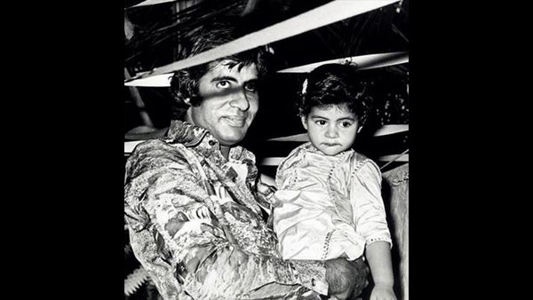 #ThrowbackThursday: Shweta Bachchan Shares A Pic With Dad Amitabh Bachchan & It's Cute Beyond Words!