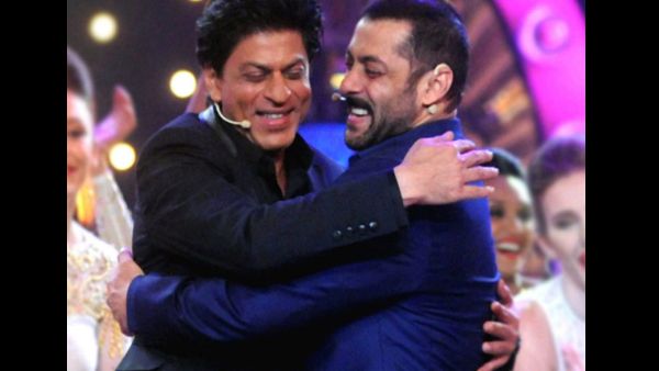 Salman Khan's Reaction To Shah Rukh Khan's Heroic Act At A Diwali Bash Is Winning Hearts!