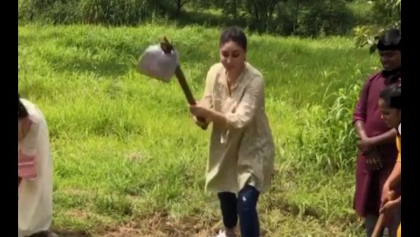 Kareena Kapoor Turns Farmer For A Day; Video Featuring Bebo Digging Up The Earth Goes Viral!