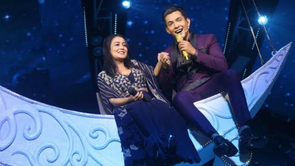 Indian Idol 11: Neha Kakkar Slips While Dancing With Aditya Narayan