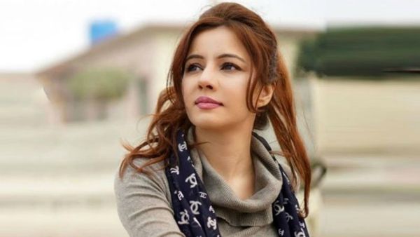 Pakistani Celeb Rabi Pirzada, Infamous For Threatening PM Modi, Quits Showbiz Over Leaked Pictures
