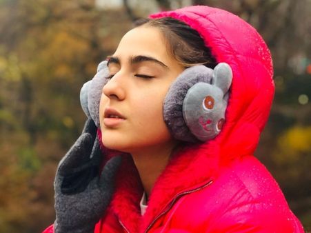 Sara Ali Khan Reacts To Fan Who Got Too Close; Wins The Internet!