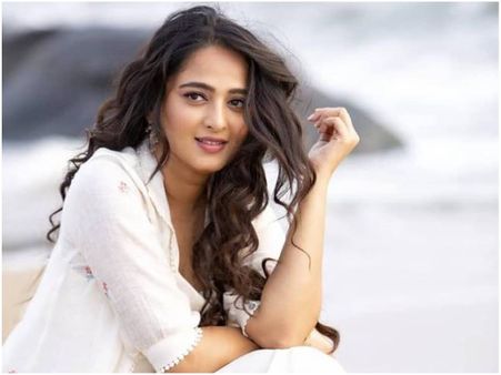 Has Krish Jagarlamudi Approached Anushka Shetty For Pawan Kalyan Starrer?