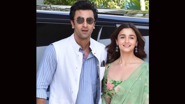 Lovebirds Ranbir Kapoor & Alia Bhatt Planning To Tie The Knot In Kashmir? Read Details Here