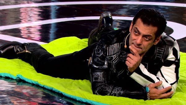 Bigg Boss 13 Day 69: Salman Khan Enters Weekend Ka Vaar Episode In Dabangg Style