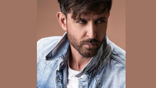 Hrithik Roshan Makes Fun Of His Own Film Which Also Starred Kareena Kapoor Khan!