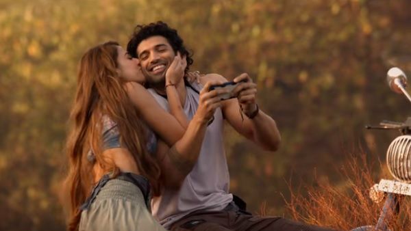 Malang Song Chal Ghar Chalen: Aditya Roy Kapur-Disha Patani's Love Ballad Is Soothing To The Ears