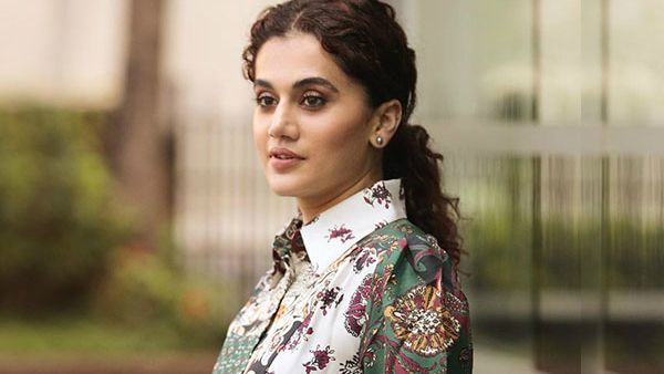 Taapsee Pannu Gives Savage Reply To Troll Who Asked Her 'R U Indian'!