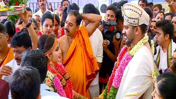 Chandan Shetty & Niveditha Gowda Wedding Pictures Are Out! The Couple Look Picture Perfect