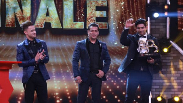 Asim & Sidharth React To Claims Of BB 13 Being Fixed; Colors Issues Statement After Video Went Viral