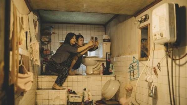 Parasite Movie Review: Bong Joon-ho's Oscar Nominated Film Will Make You Anxious Days Later