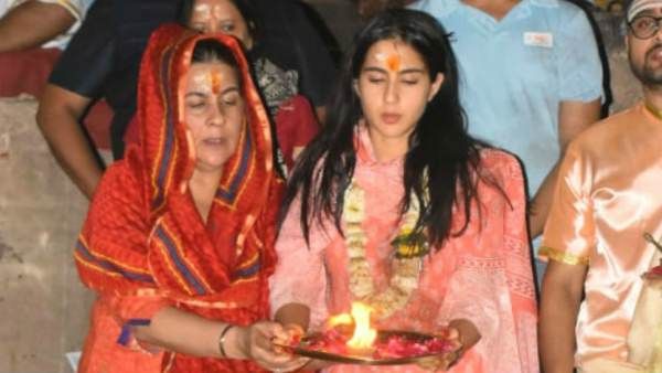 Sara Ali Khan's Varanasi Visit Upsets Local Pandits