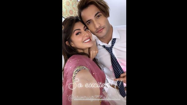 Asim Riaz & Jacqueline Fernandez Look Super Cute Together; It’s Holi Treat For Their Fans! (PICS)