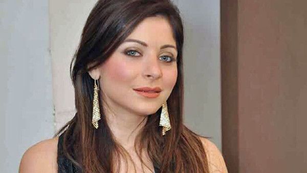 Kanika Kapoor Calls Reports Of Hiding In Bathroom To Avoid Coronavirus Screening 'Silly Rumours'