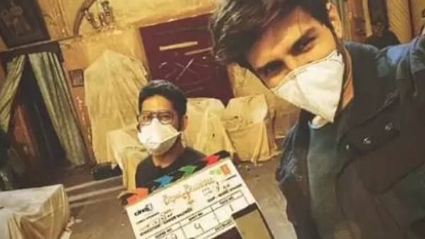 Masked Kartik Aaryan Shoots for Bhool Bhulaiyaa 2 In Lucknow