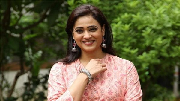 Mere Dad Ki Dulhan: Shweta Tiwari Burns Her Hands While Filming A Jab We Met Inspired Scene