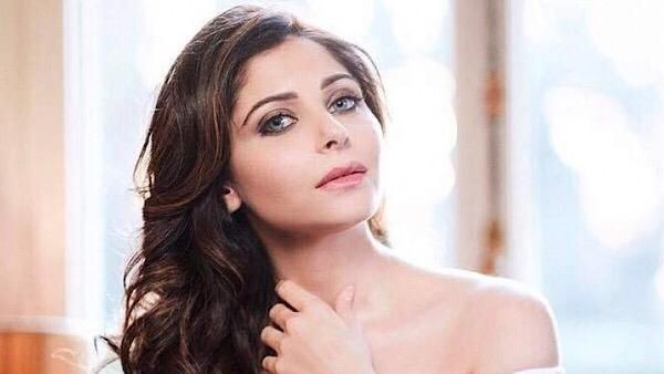 FIR To Be Registered Against ‘Baby Doll’ Singer Kanika Kapoor For Not Following COVID-19 Protocols