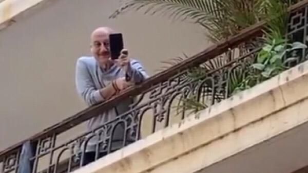 Anil Kapoor Welcomes His Neighbour Anupam Kher By Serenading Him From His House Gate