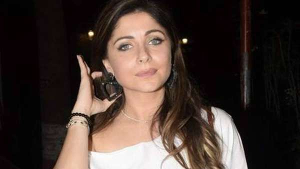 Kanika Kapoor Offers To Donate 'Blood And Plasma' For Coronavirus Treatment