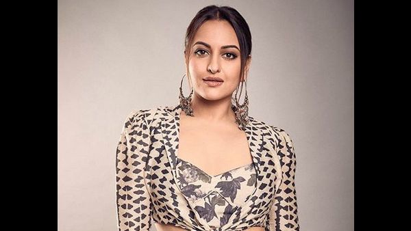 Sonakshi Sinha Slams Trolls Questioning Contributions Made By Bollywood Stars To Fight COVID-19!