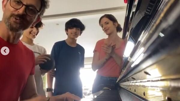 Hrithik Roshan Sings Happy Anniversary To Parents; Ex-wife Sussanne Khan And Kids Join