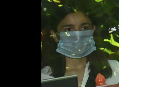 Rishi Kapoor’s Prayer Meet: Alia Bhatt Trolled For Not Wearing Mask In The Correct Way