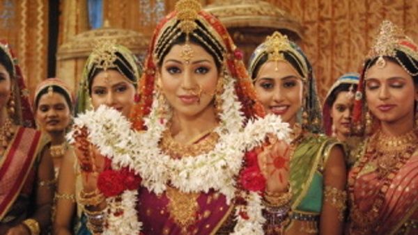 Ramayan: Here’s How Gurmeet Choudhary Rescued Debina Bonnerjee When Her Dupatta Caught Fire!