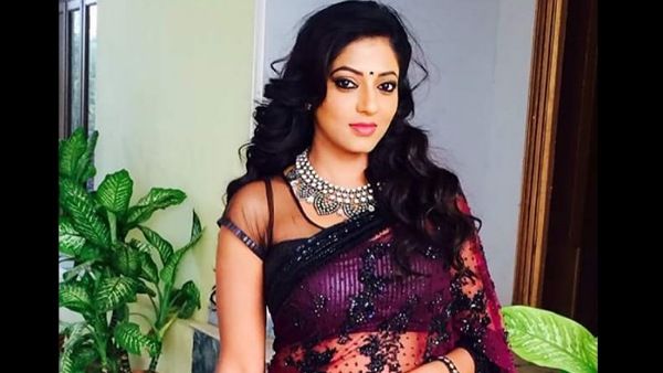 Fan Says Reshma Pasupuleti Looks Like A P**n Star; Here's Her Reply!