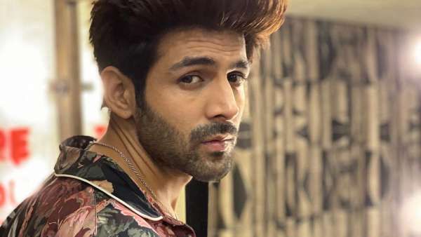 Kartik Aaryan Shares Throwback Pic From When He Jumped A Fence To Meet Sagarika Ghatge