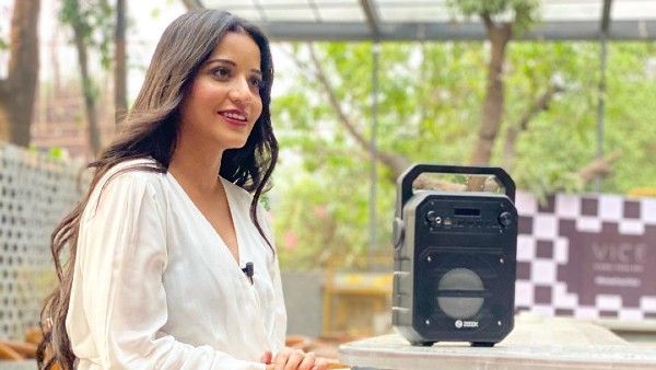 Monalisa Miffed With Reports Claiming She Was In A Live-In With An Older Man Before Marrying Vikrant